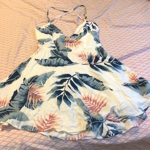 Beautiful dress perfect for tropical get away!